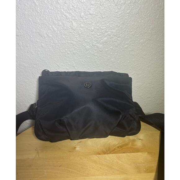 Lululemon Athletica Everywhere Belt Bag Black - Picture 1 of 9